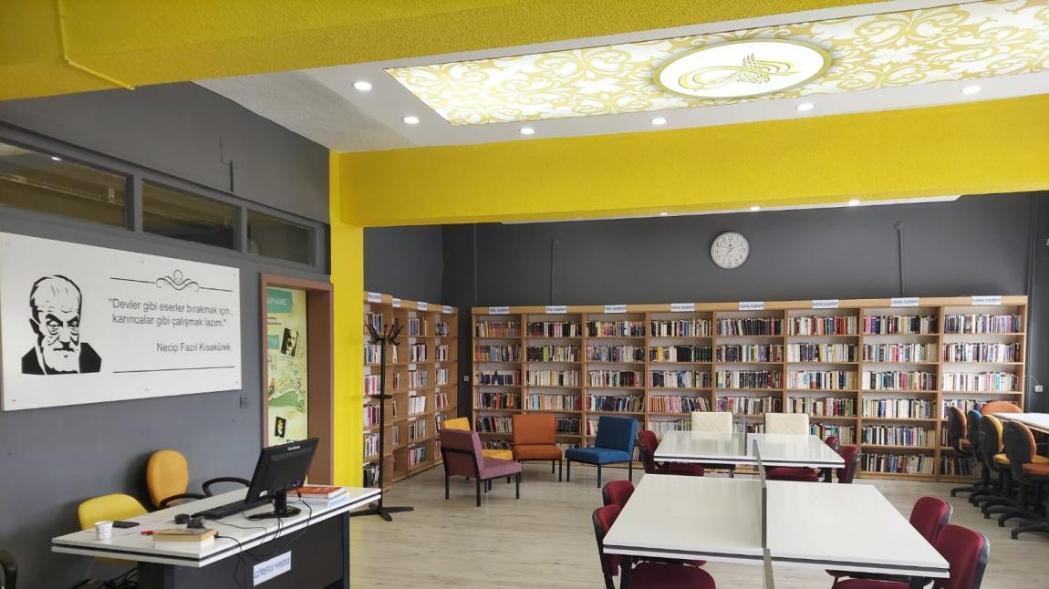 Okulumuz bünyesinde kurulan  Hacı Ahmet DİLŞEKER kütüphanesi açıldı.